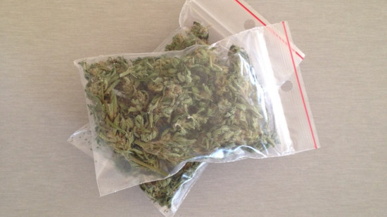 Armes, plusieurs kilos de drogue et 10 000 euros en liquide : un trafic de drogue démantelé à Croix-Neyrat, un récidiviste condamné à trois ans ferme Armes, plusieurs kilos de drogue et 10 000 euros en liquide : un trafic de drogue démantelé à Croix-Neyrat, un récidiviste condamné à trois ans ferme