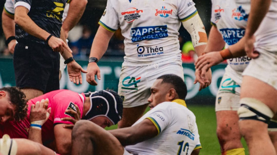 ASM Clermont : Sacha Lotrian op&eacute;r&eacute; apr&egrave;s une grave blessure &agrave; Vannes, plusieurs mois d'absence annonc&eacute;s