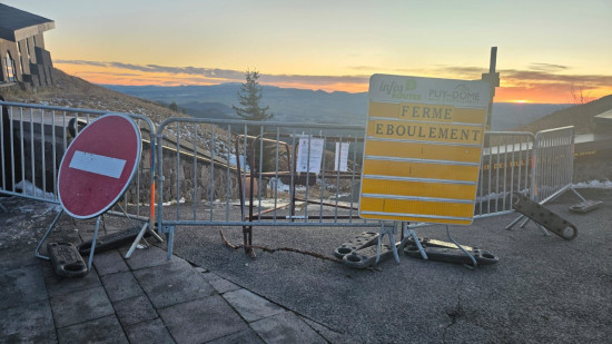 Cet acc&egrave;s au sommet du Puy-de-D&ocirc;me est ferm&eacute; apr&egrave;s un nouvel &eacute;boulement