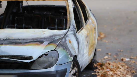 Clermont-Ferrand : soup&ccedil;onn&eacute;e d&rsquo;avoir incendi&eacute; neuf voitures, elle attendra son proc&egrave;s en prison