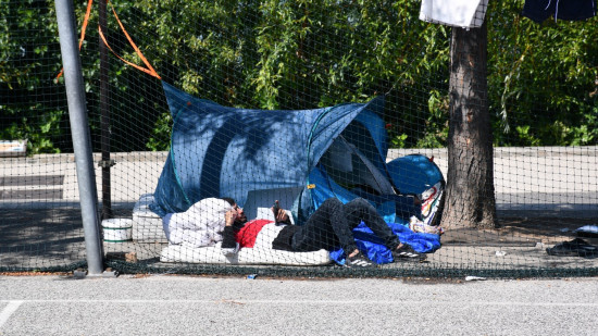 "Des enfants &agrave; la rue" : une mobilisation organis&eacute;e devant une &eacute;cole &agrave; Clermont-Ferrand