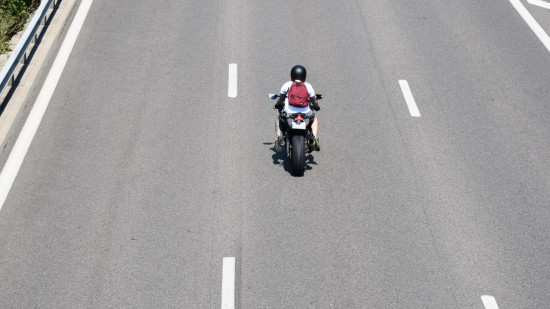 La Bourboule : un motard de 43 ans gri&egrave;vement bless&eacute; dans une sortie de route