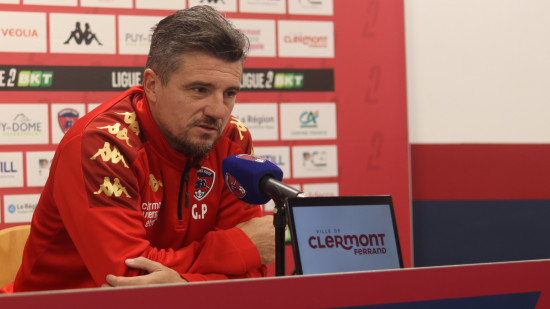 Le coach du Clermont Foot publie son CV sur LinkedIn mais n&rsquo;&eacute;carte pas une prolongation