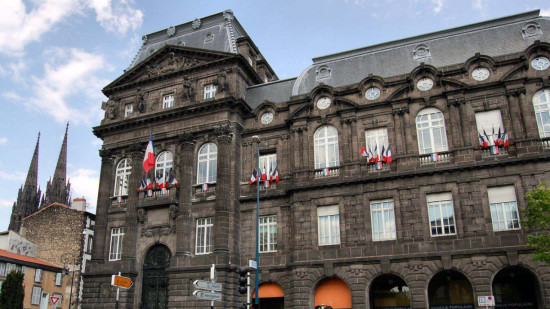 Puy-de-D&ocirc;me : &Eacute;tienne de la Fouchardi&egrave;re prend ses fonctions &agrave; la pr&eacute;fecture