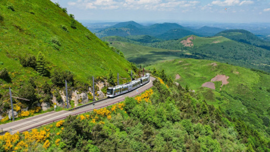 Puy-de-D&ocirc;me : le Panoramique des D&ocirc;mes repart apr&egrave;s plusieurs heures d&rsquo;arr&ecirc;t
