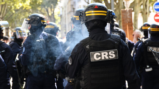 Riom : nouvelles tensions devant le lyc&eacute;e Pierre-Jo&euml;l-Bont&eacute;, des gaz lacrymog&egrave;nes utilis&eacute;s