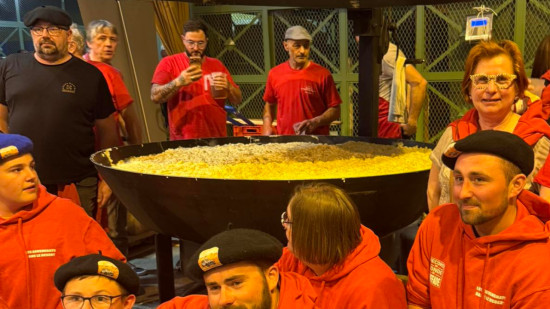 Une demi-tonne de truffade : le record du monde chip&eacute; par le Cantal au Puy-de-D&ocirc;me !