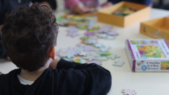 Une famille, sans domicile, h&eacute;berg&eacute;e dans une &eacute;cole maternelle de Clermont-Ferrand