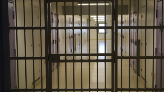 Vichy : accus&eacute; d&rsquo;avoir poignard&eacute; une femme transgenre qui l&rsquo;h&eacute;bergeait, un jeune sdf de 18 ans reste en prison