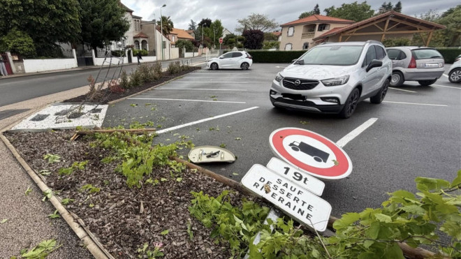 A Limons (Puy-de-D&ocirc;me), les voleurs de c&acirc;bles d&eacute;gradent une voiture et le mobilier urbain