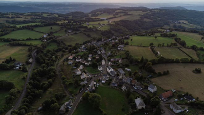 Cantal : après le suicide de Caroline Grandjean, directrice d'école à Moussages, son épouse dépose plainte