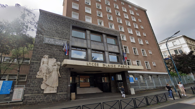 Clermont-Ferrand : blocus maintenu à Blaise-Pascal, l’avenue Carnot fermée à la circulation Clermont-Ferrand : blocus maintenu à Blaise-Pascal, l’avenue Carnot fermée à la circulation