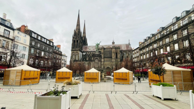 Clermont-Ferrand : la place de la Victoire retrouve un marché de Noël entièrement local Clermont-Ferrand : la place de la Victoire retrouve un marché de Noël entièrement local