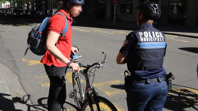 Clermont-Ferrand : les cyclistes devront bien mettre pied à terre dans le centre-ville, la justice rejette le recours de Vélo-Cité 63 Clermont-Ferrand : les cyclistes devront bien mettre pied à terre dans le centre-ville, la justice rejette le recours de Vélo-Cité 63