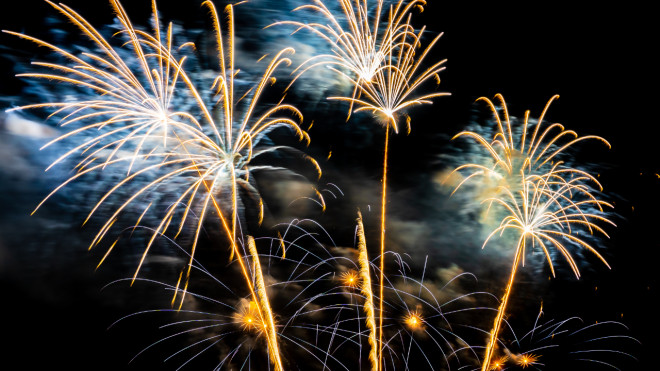 Feux d&rsquo;artifice interdits, r&eacute;coltes limit&eacute;es : le Puy-de-D&ocirc;me durcit les mesures face au risque d&rsquo;incendie