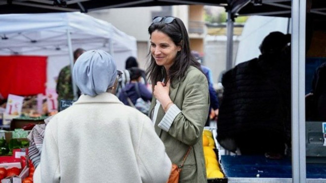 Pouss&eacute;e sur un march&eacute;e, la candidate LFI Marianne Maximi porte plainte : ses adversaires &agrave; Clermont-Ferrand r&eacute;agissent
