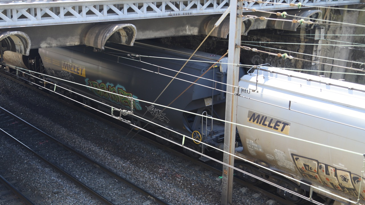 Un train et un véhicule entrent en collision dans le Puy-de-Dôme, la ...