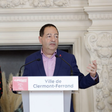 Elus locaux contre le Sida : "Si tout le monde se fait dépister, le SIDA peut disparaitre !" Elus locaux contre le Sida : "Si tout le monde se fait dépister, le SIDA peut disparaitre !"