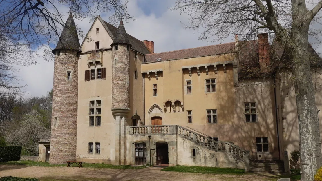 ESCAPADES EN AUVERGNE - Le Chateau d'Aulteribe, un lieu pour artistes et amoureux