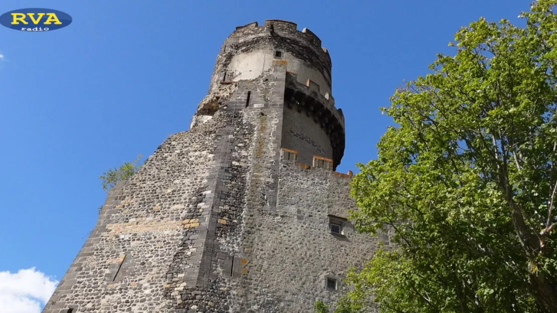 ESCAPADES EN AUVERGNE - Le Château de Tournoël, la forteresse auvergnate imprenable