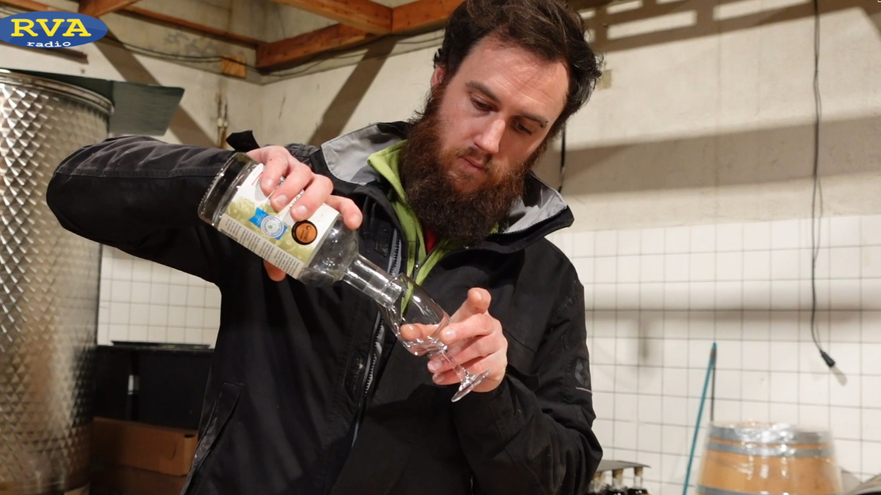 ESCAPADES EN AUVERGNE - La Distillerie des Scories, le spiritueux à l'eau des volcans
