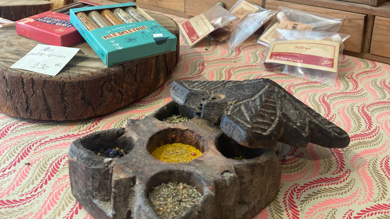 REPORTAGE : L’Ayurveda, une médecine traditionnelle qui séduit de plus en plus REPORTAGE : L’Ayurveda, une médecine traditionnelle qui séduit de plus en plus