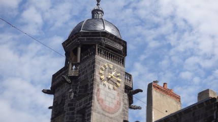 ESCAPADES EN AUVERGNE - La Tour de l'Horloge, emblème de la ville de Riom